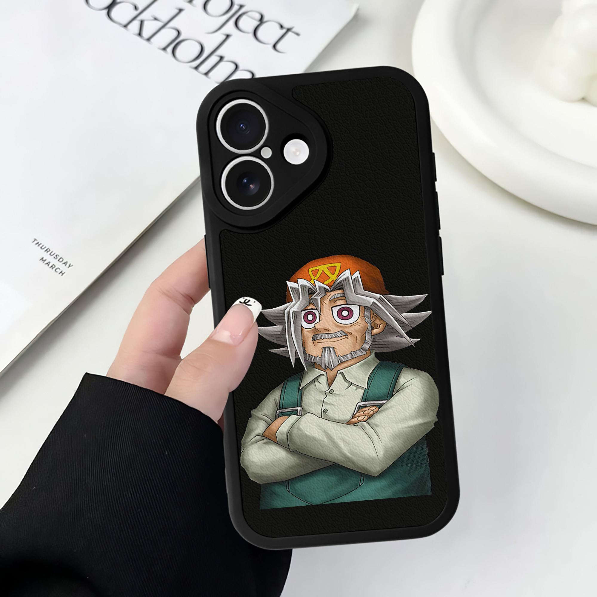 （画像用） 遊☆戯☆王 Yu-Gi-Oh! 【iPhone 16シリーズ対応】シリコンスマホケース（レザー調） 材質：シリコン